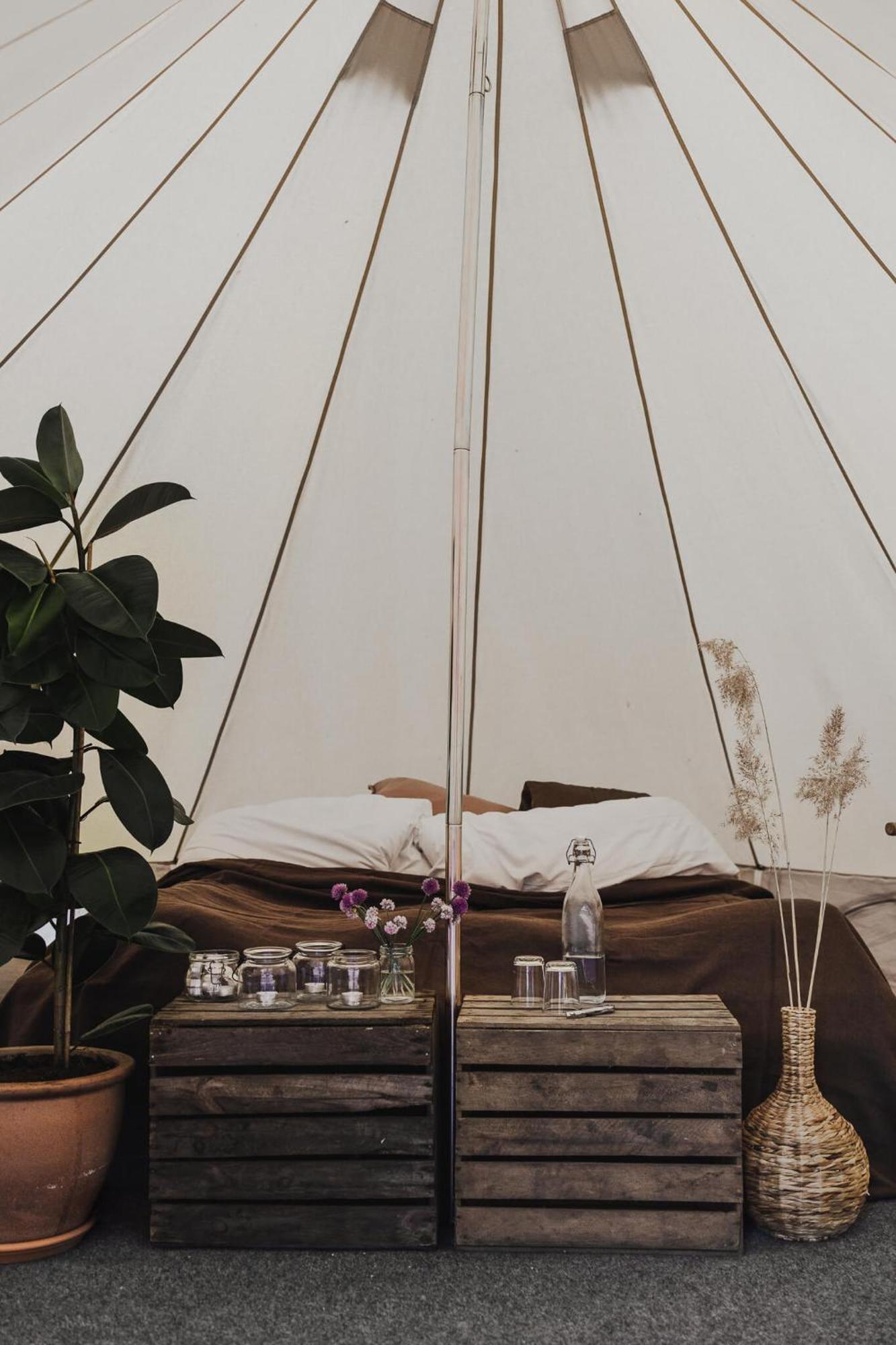 Falkeroed - Lyxig Glamping I Naturreservat Ink Frukost غريبستاد المظهر الخارجي الصورة